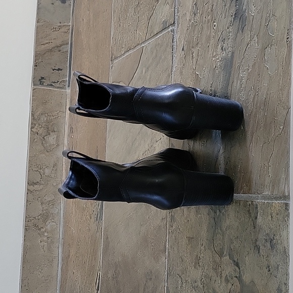 Womens Western Style Booties, black, 3" block heel. Aerosoles. Size 8 - Picture 4 of 7